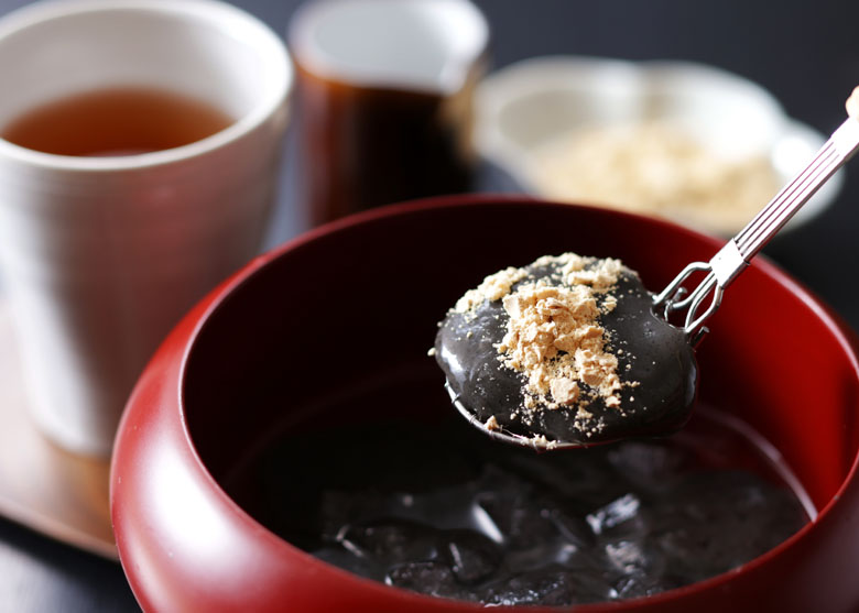 黒ごま入本生わらび餅
